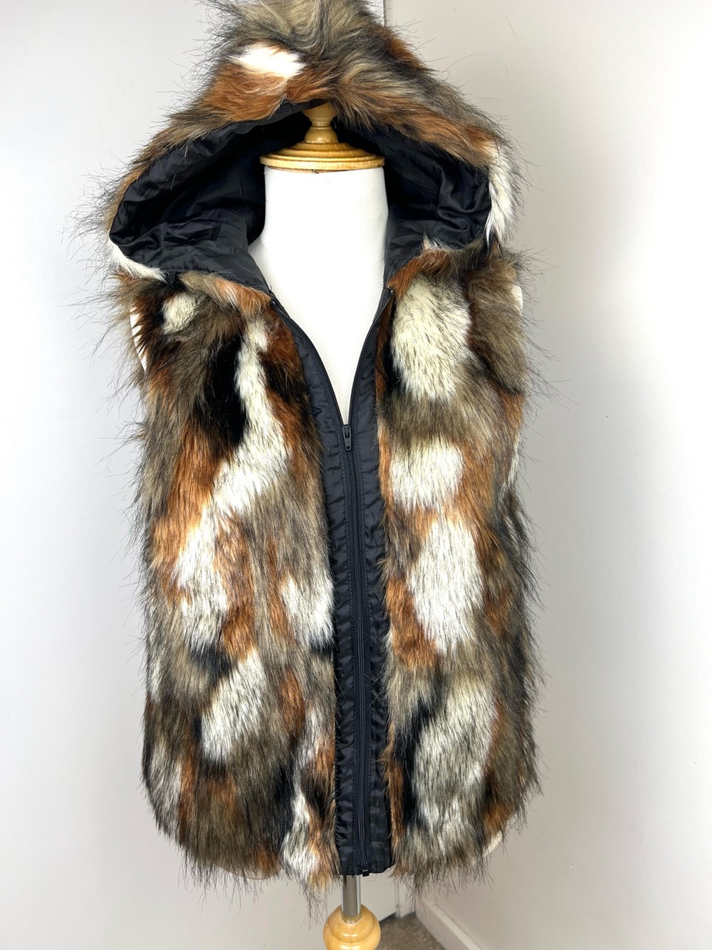 American Eagle Hooded Faux Fur Zip Front Vest size S Calico Multi Cozy Boho Glam